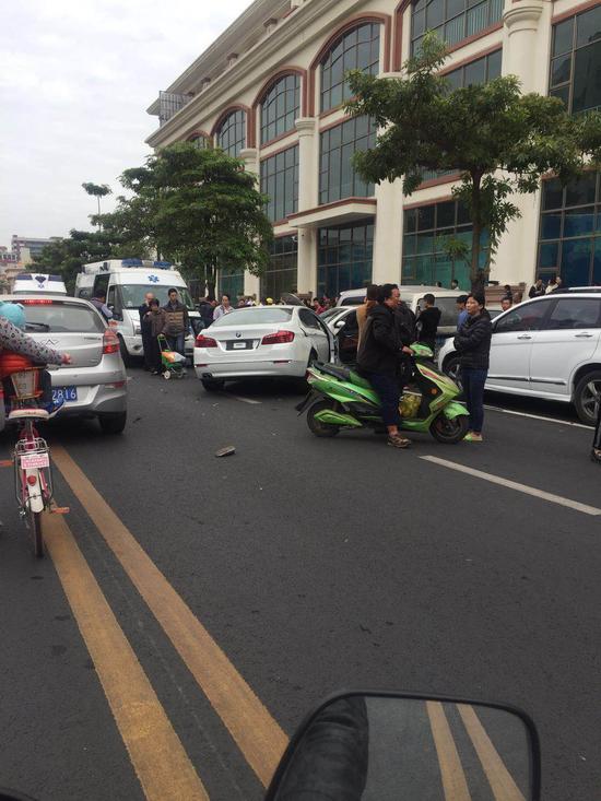 澳大利亞發(fā)生嚴(yán)重交通事故致一人死亡，事故細(xì)節(jié)待查