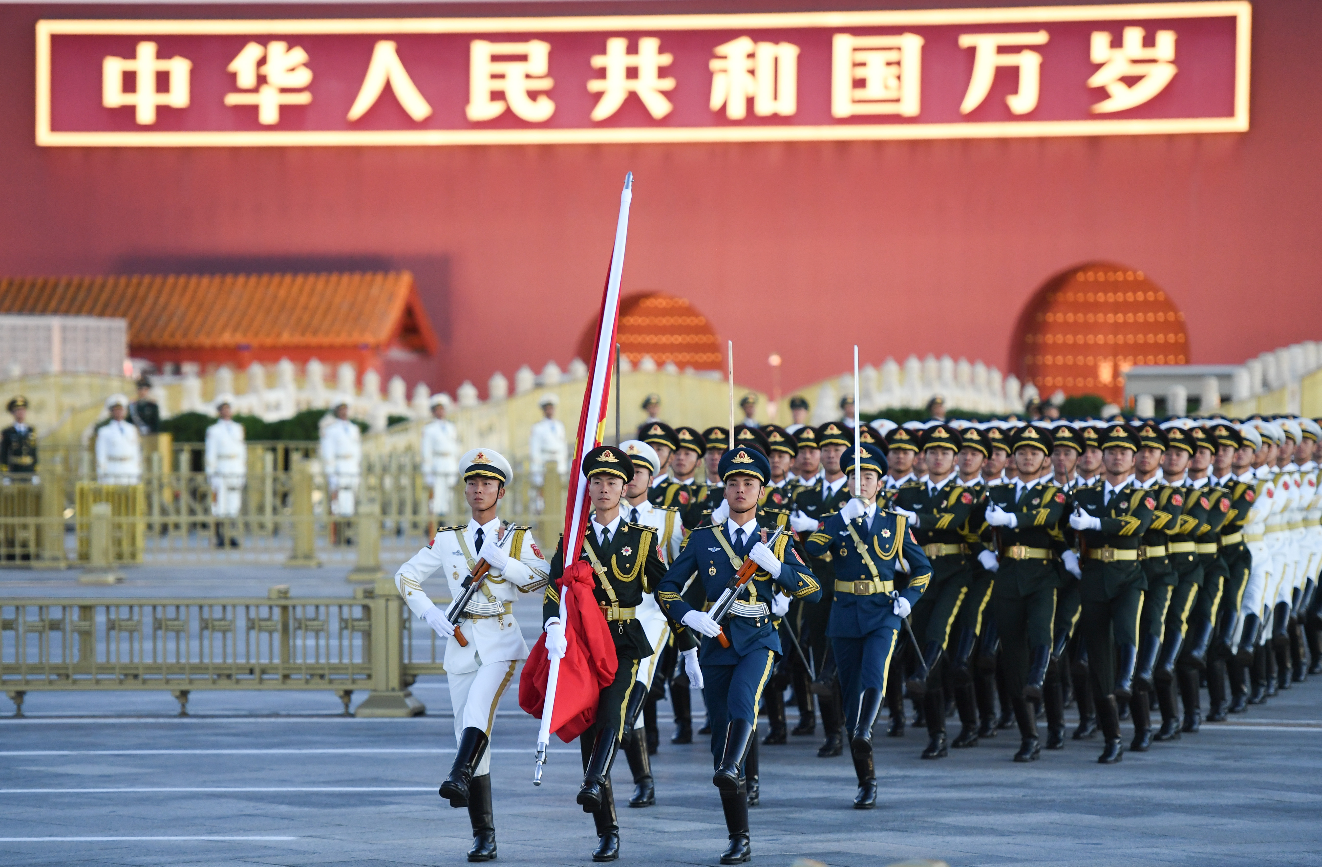 未來之城探索與挑戰(zhàn)，聚焦2024時(shí)間刻度