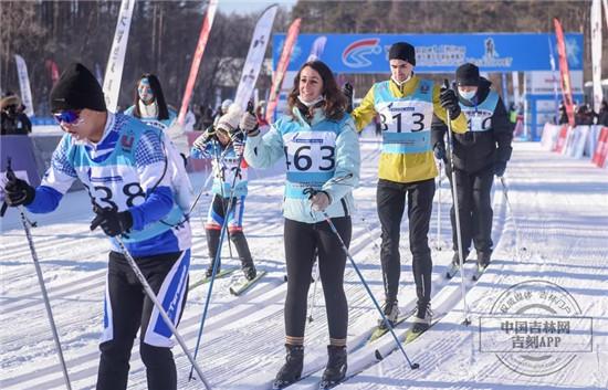 山地滑雪與運動產(chǎn)業(yè)鏈生態(tài)構(gòu)建，協(xié)同發(fā)展，共創(chuàng)輝煌