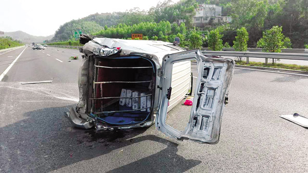 蘭海高速面包車側(cè)翻事件，司機(jī)失蹤深度剖析