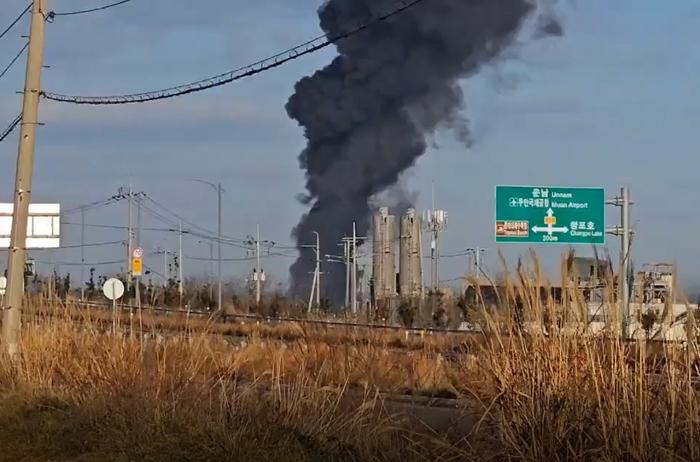 韓國飛機(jī)降落爆炸起火事件，181人緊急撤離紀(jì)實(shí)