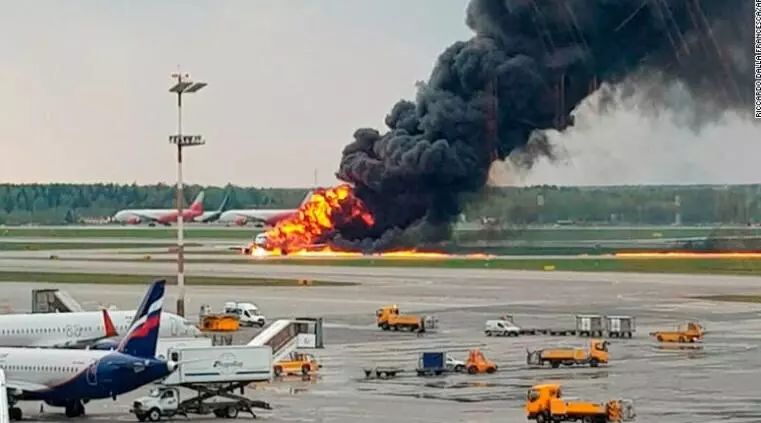 韓國飛機(jī)降落爆炸起火事件，181人緊急撤離紀(jì)實(shí)