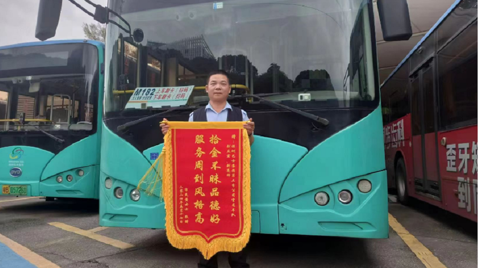 深圳一公交車賣自助快餐