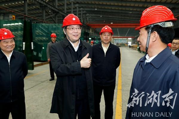 湖南株洲河邊煙花垃圾遍地現(xiàn)象，環(huán)境與社區(qū)影響探究