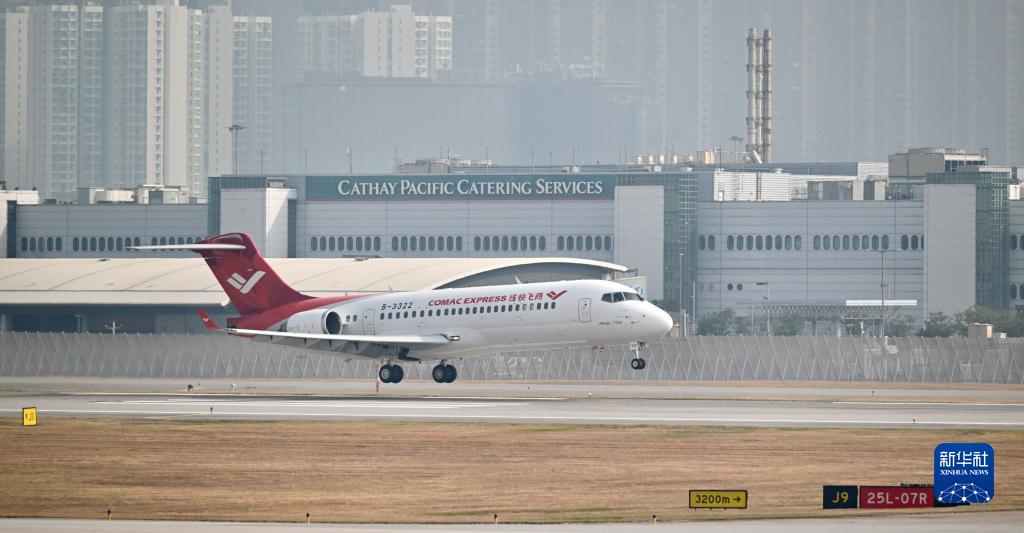 香港以水門禮致敬C919，航空與城市的榮耀交匯