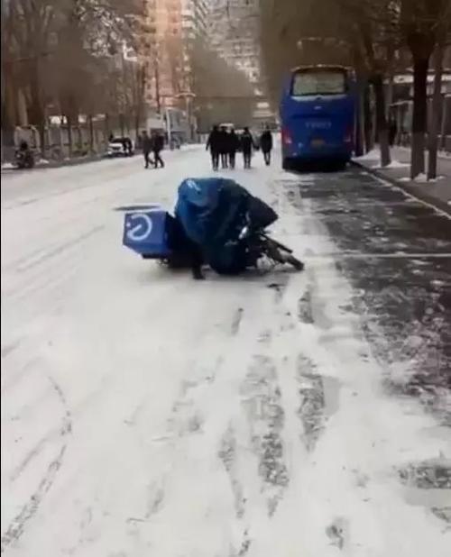 警鐘長鳴，年輕小伙因外賣致睡眠悲劇