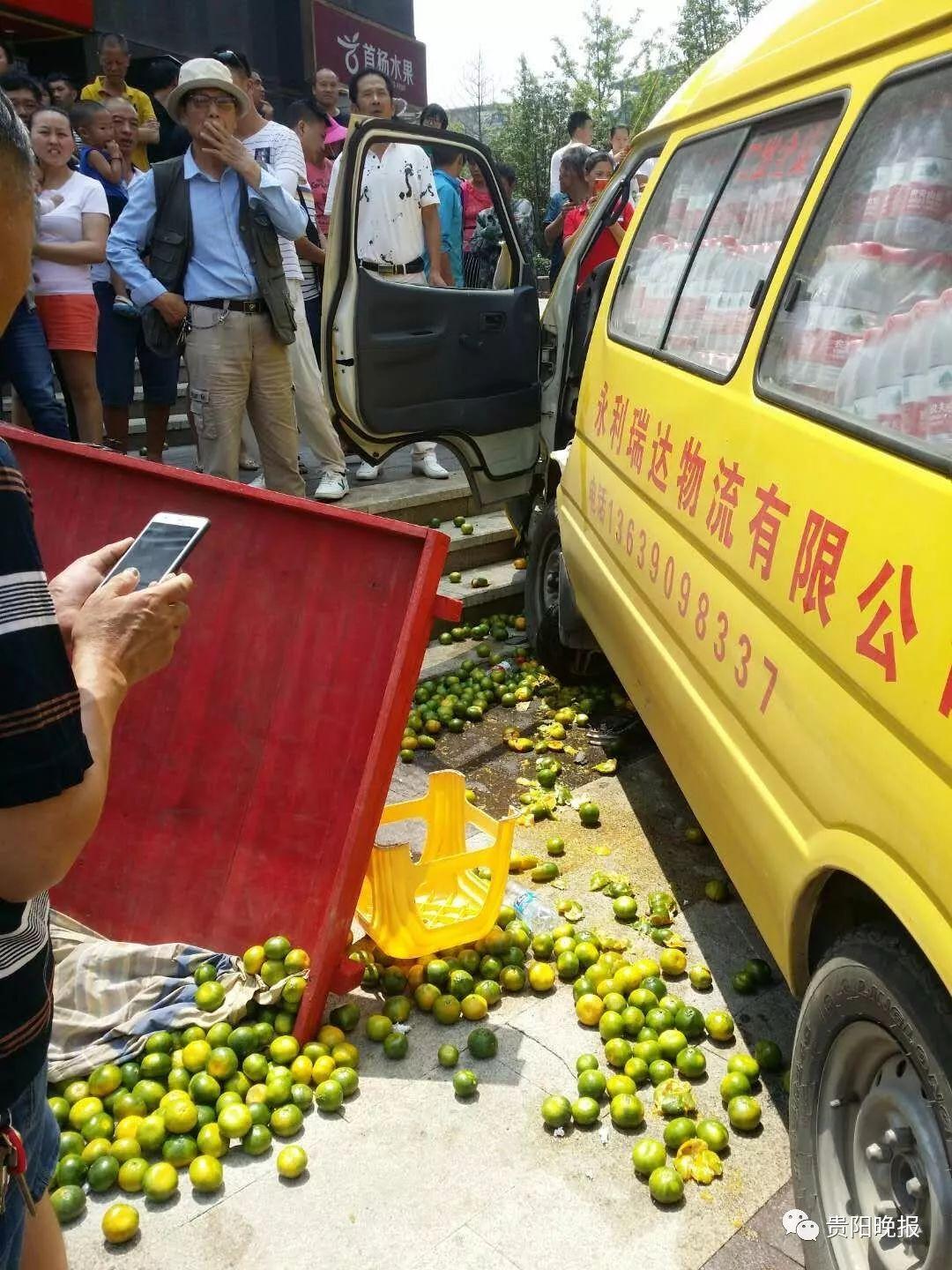 救護車摘柑橘事件引發(fā)質疑熱議