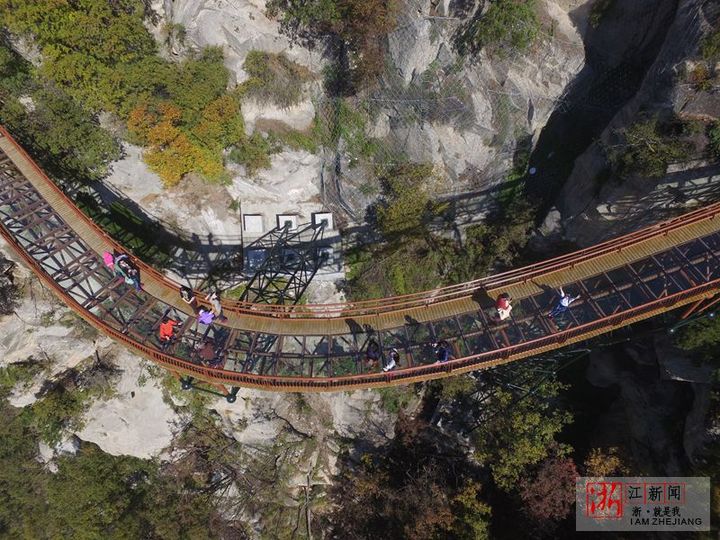 陜西華山高空玻璃橋步道新體驗(yàn)，極致旅游探秘之旅