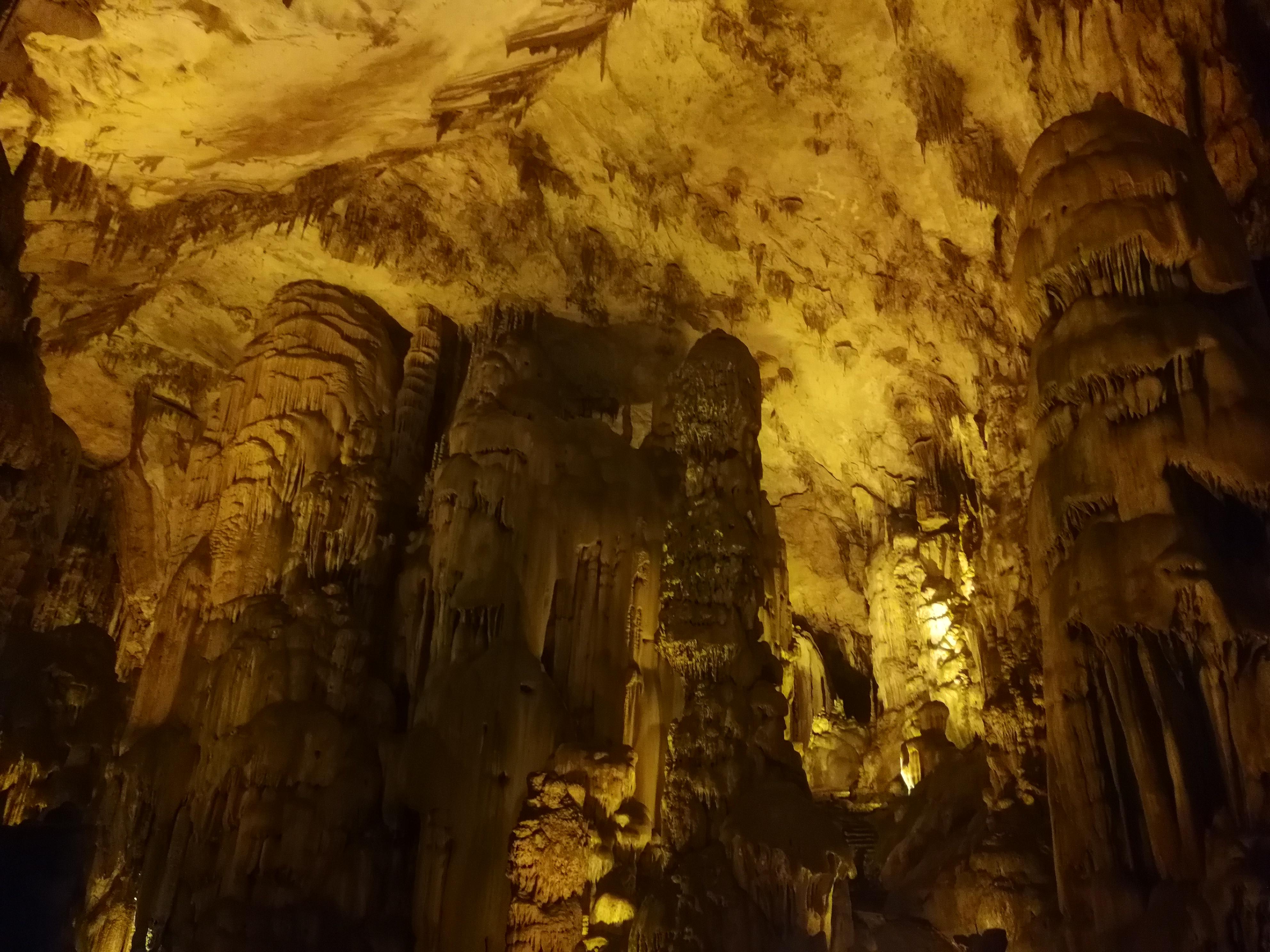 貴州織金洞冬季燈光溶洞探秘，新旅游寵兒的誕生之地