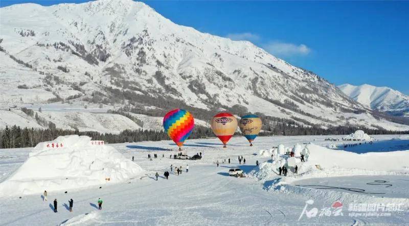 新疆阿勒泰禾木村冬季馬拉雪橇活動啟動