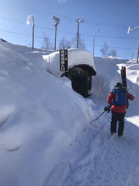 張家口雪場孩童高空墜落事件，安全警示與啟示