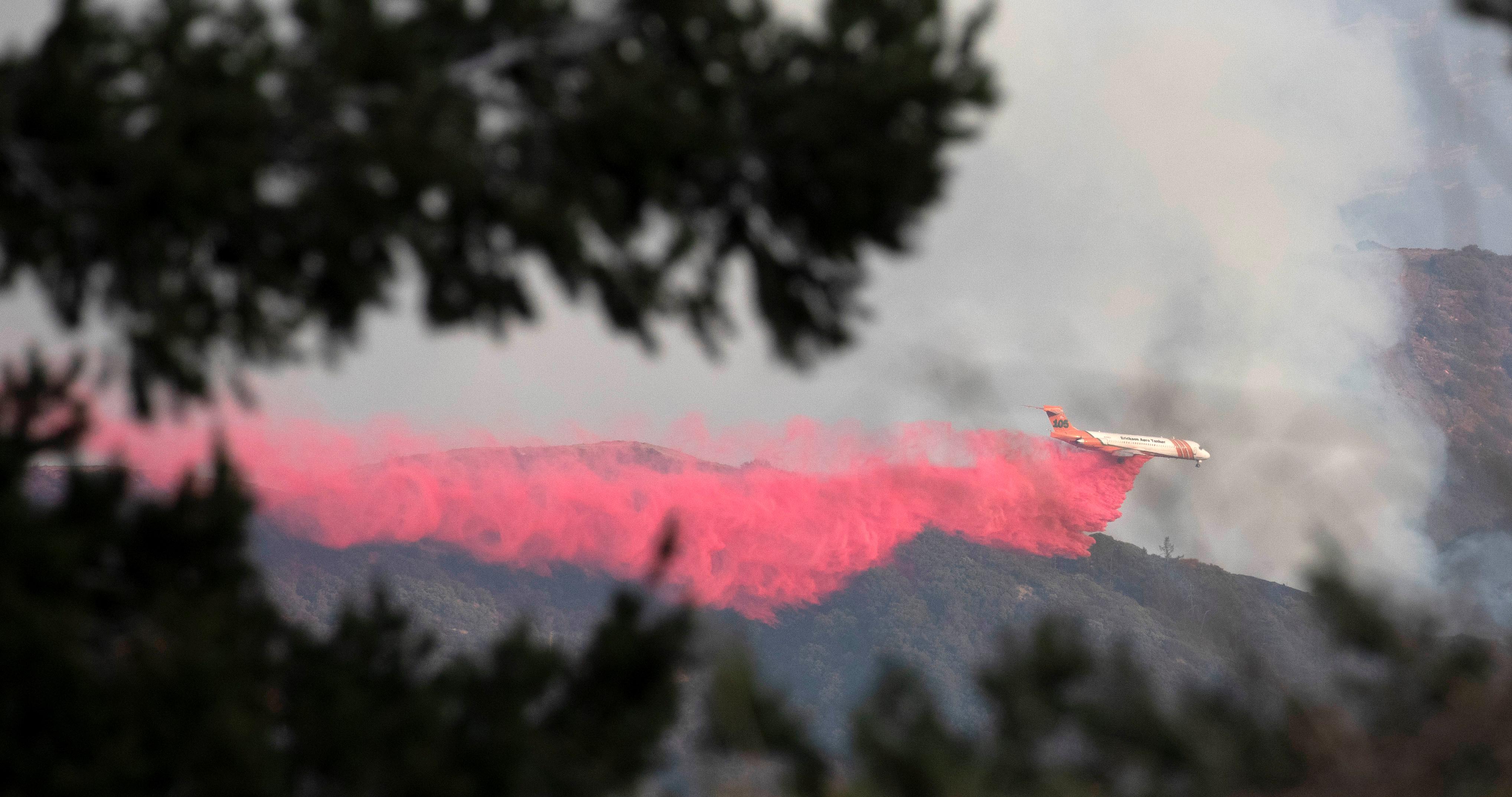 洛杉磯山火肆虐致24人死亡，大規(guī)模火災蔓延引發(fā)緊急警報