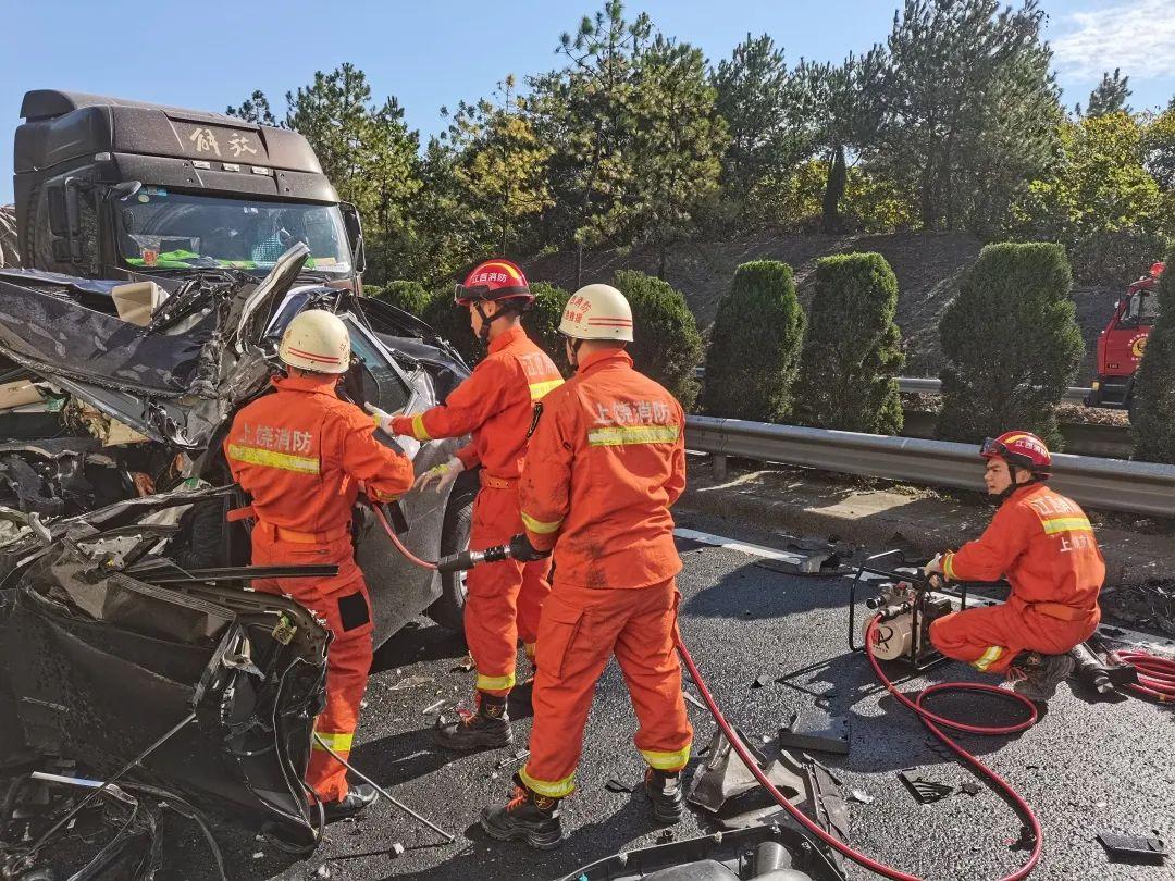 貴州滬昆高速連發(fā)車禍?zhǔn)录?，悲劇引發(fā)的警示與反思