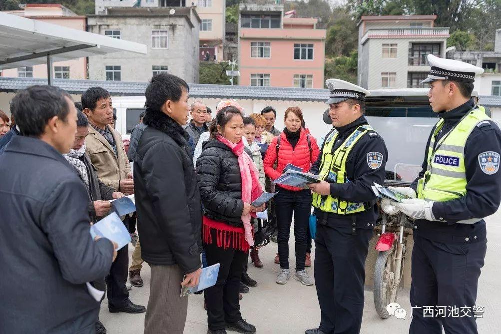 返鄉(xiāng)路遇堵，首輛車挑戰(zhàn)與奮斗之旅