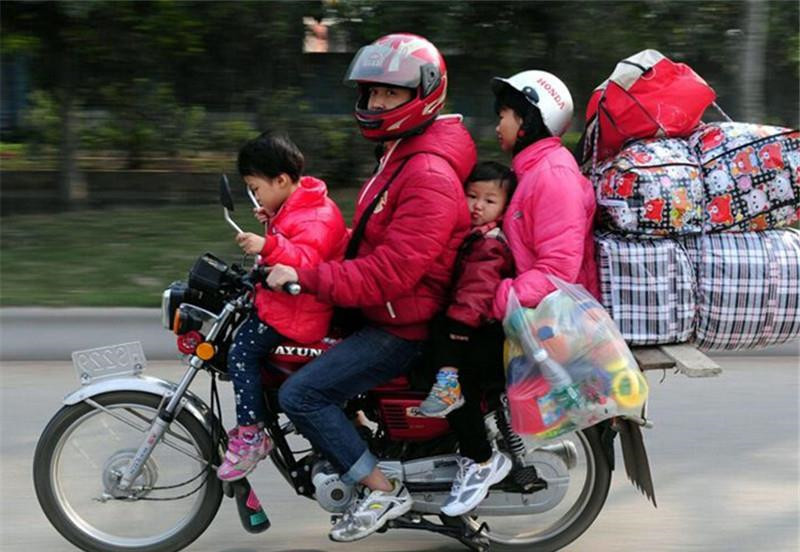 夫妻千里返鄉(xiāng)之旅，騎摩托車穿越千山萬水，行程逾2400公里