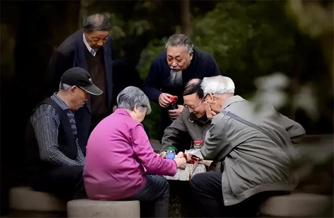 侄子辦喪事耗光老人遺產(chǎn)引發(fā)社會(huì)倫理反思，遺產(chǎn)處理與社會(huì)責(zé)任的探討