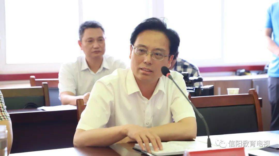 浉河区教育局领导团队引领教育改革，开启未来教育新篇章