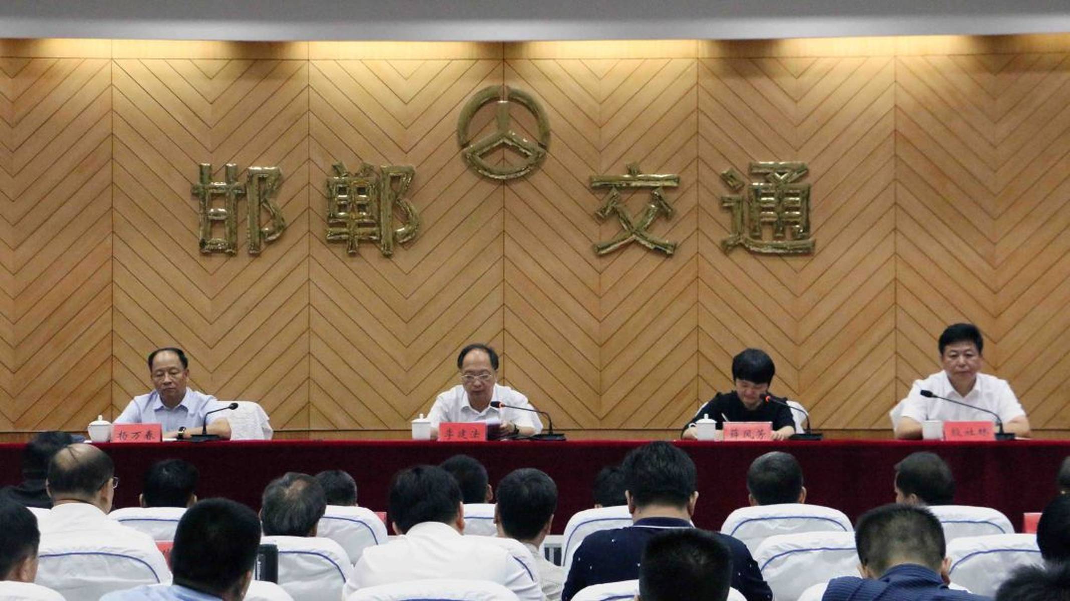 大港區(qū)公路運(yùn)輸管理事業(yè)單位領(lǐng)導(dǎo)變革與展望，新任領(lǐng)導(dǎo)的戰(zhàn)略視野與未來規(guī)劃