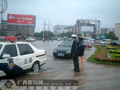 八八街道交通狀況持續(xù)改善，居民出行更便捷，最新交通新聞概述